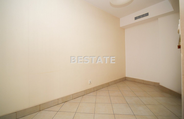 Na sprzedaż oferujemy  funkcjonalny lokal o powierzchni 28,30 m² , położony na  parterze (poziom „0”)  zadbanego budynku mieszk