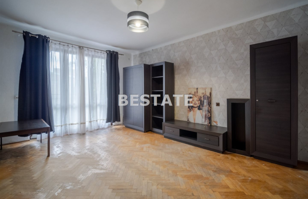 Mieszkanie do remontu!  
 Oferujemy na sprzedaż mieszkanie położone w centrum Tarnowa, przy  ulicy Polnej  o powierzchni  53 m²
