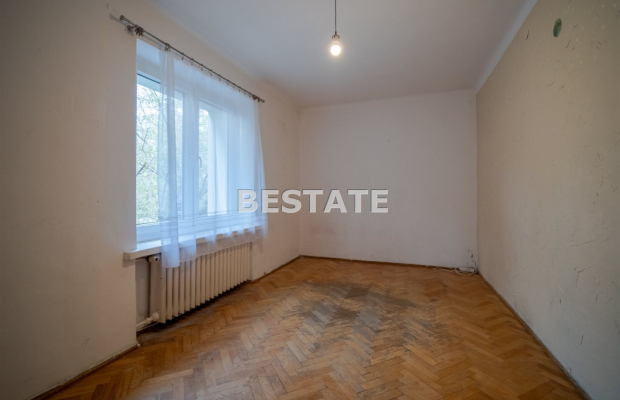 Mieszkanie do remontu!  
 Oferujemy na sprzedaż mieszkanie położone w centrum Tarnowa, przy  ulicy Polnej  o powierzchni  53 m²