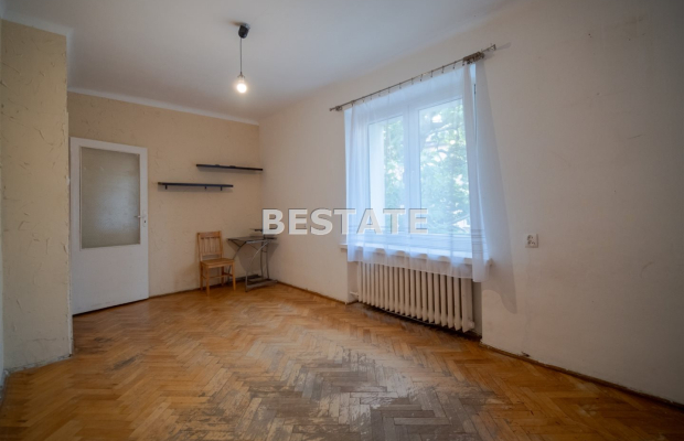 Mieszkanie do remontu!  
 Oferujemy na sprzedaż mieszkanie położone w centrum Tarnowa, przy  ulicy Polnej  o powierzchni  53 m²