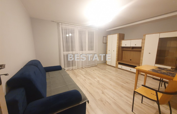 Do wynajęcia przestronne mieszkanie o powierzchni 33,52 m2 położone przy ul. Mościckiego. Nieruchomość zlokalizowana na pierwsz