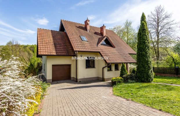  DOM NA DUŻEJ DZIAŁCE W ATRAKCYJNEJ LOKALIZACJI