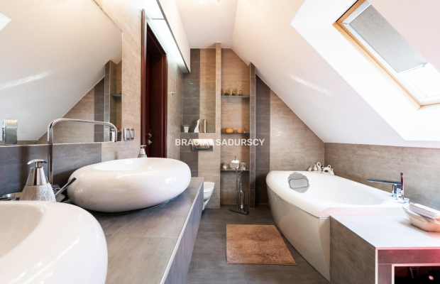 Piękny, klimatyczny dom  w doskonałej lokalizacji 