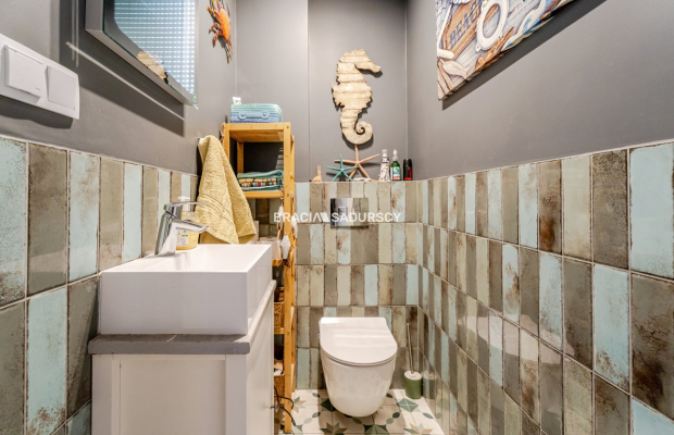 Połowa bliźniaka ze sporym ogródkiem.