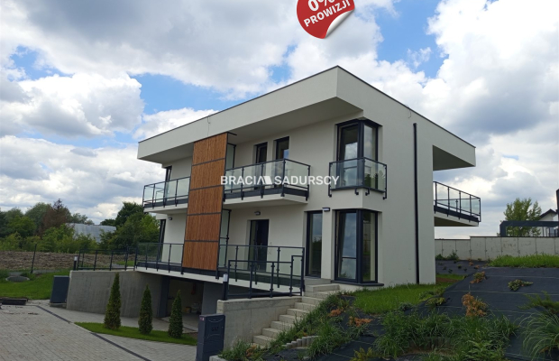 Nowoczesny dom w zielonej okolicy 