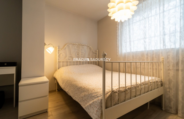 Zapraszam do poznania domu w Bronowicach, funkcjonalny, duży potencjał i możliwości, zabudowa szeregowa, mały ogódek    

 Dom 