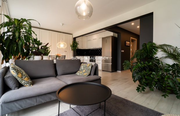 Zapraszam do poznania domu w Bronowicach, funkcjonalny, duży potencjał i możliwości, zabudowa szeregowa, mały ogódek    

 Dom 