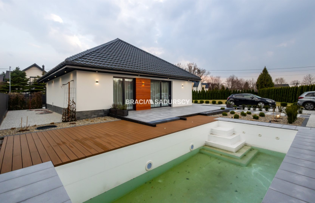 Kraków. Dom z basenem.