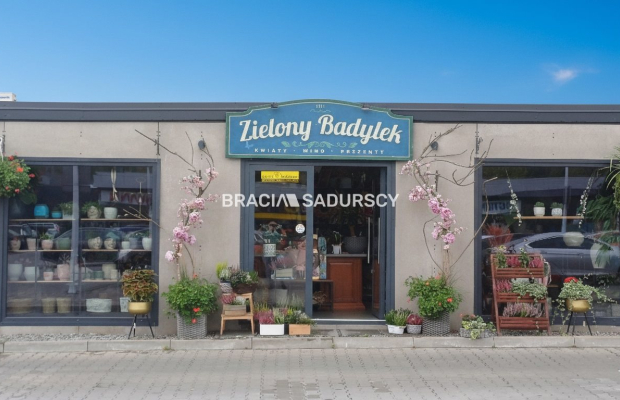 48 m² na Twój biznes przy Galerii ATUT - gotowy lokal handlowo-usługowy!   

 Na sprzedaż oferujemy lokal handlowo-usługowy o p