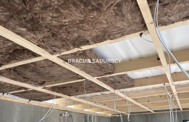 48 m² na Twój biznes przy Galerii ATUT - gotowy lokal handlowo-usługowy!   

 Na sprzedaż oferujemy lokal handlowo-usługowy o p