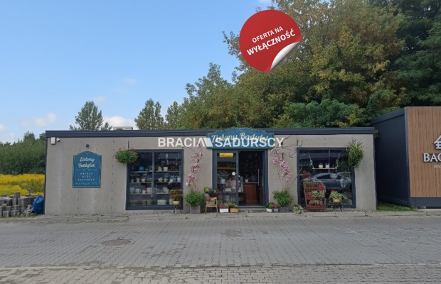 48 m² na Twój biznes przy Galerii ATUT - gotowy lokal handlowo-usługowy!   

 Na sprzedaż oferujemy lokal handlowo-usługowy o p