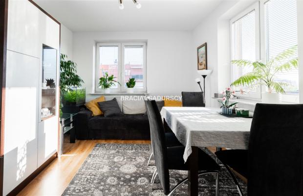 Dwupokojowe z osobną kuchnią. Ulica Felińskiego.