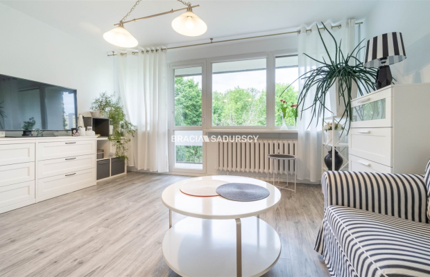 GUSTOWNE, ZADBANE,  2-POKOJOWE Z ODDZIELNĄ KUCHNIĄ