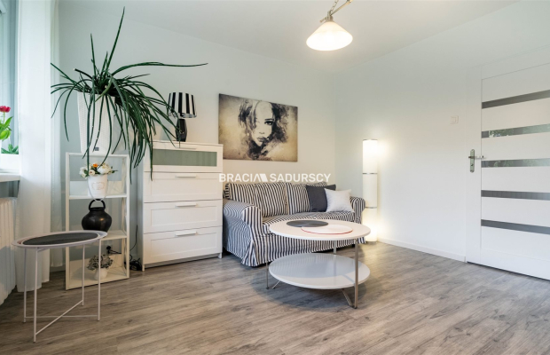 GUSTOWNE, ZADBANE,  2-POKOJOWE Z ODDZIELNĄ KUCHNIĄ