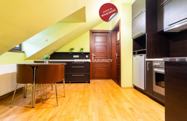 2-POKOJOWE MIESZKANIE W ODRESTAUROWANEJ KAMIENICY