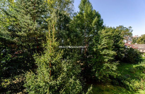 2 pok z balkonem - widok na zieleń. 