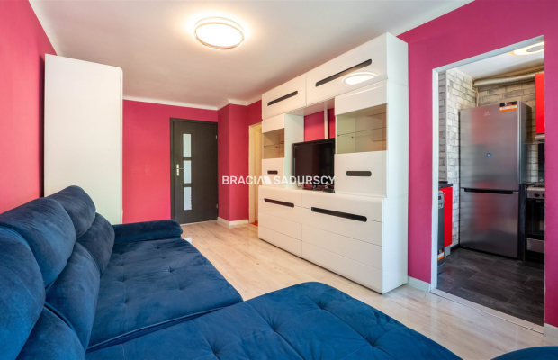 2 pokoje + osobna kuchnia, blisko tramwaj, Park