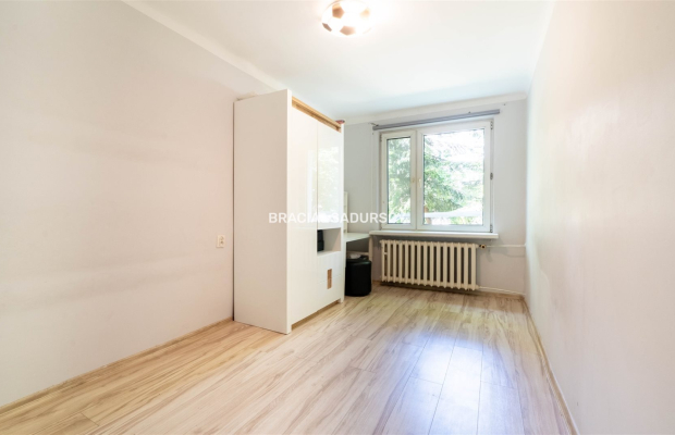 2 pokoje + osobna kuchnia, blisko tramwaj, Park