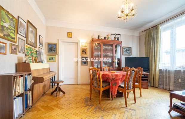 102m2, ścisłe Centrum, klimatycznie w kamienicy