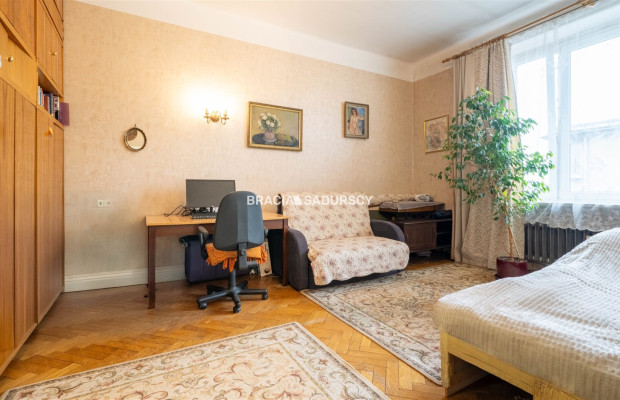 102m2, ścisłe Centrum, klimatycznie w kamienicy