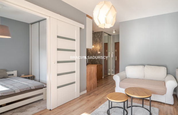 Komfortowo urządzone mieszkanie (taras i parking)