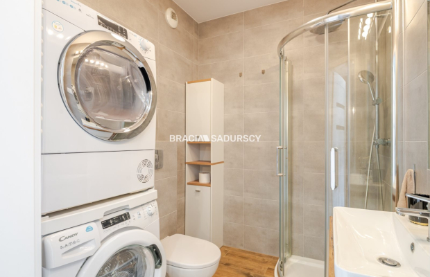 Komfortowo urządzone mieszkanie (taras i parking)