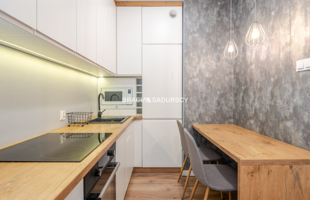 Komfortowo urządzone mieszkanie (taras i parking)