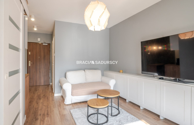 Komfortowo urządzone mieszkanie (taras i parking)