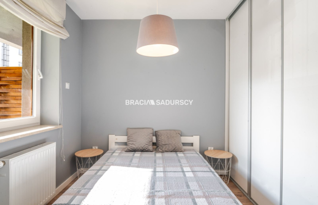 Komfortowo urządzone mieszkanie (taras i parking)