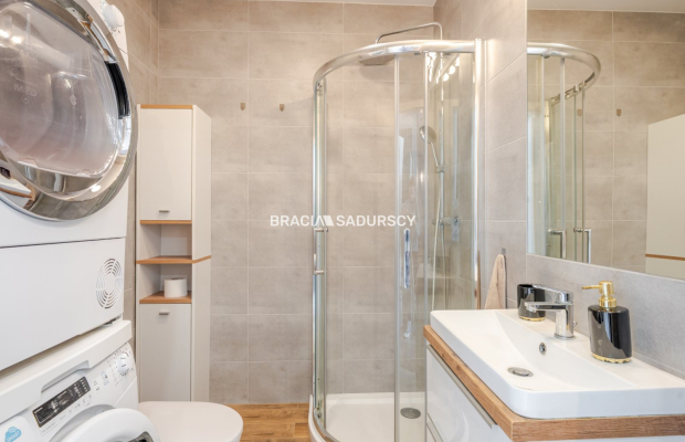 Komfortowo urządzone mieszkanie (taras i parking)