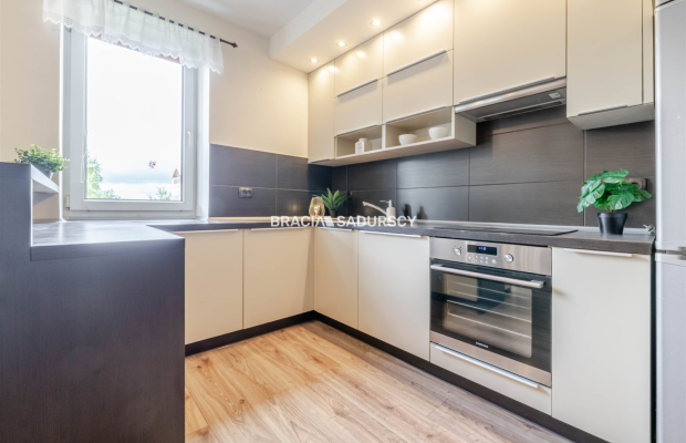 Zielona okolica, 2 pokoje, balkon