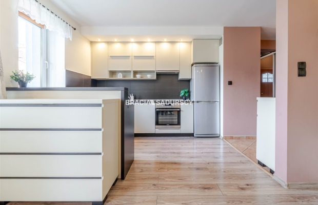 Zielona okolica, 2 pokoje, balkon