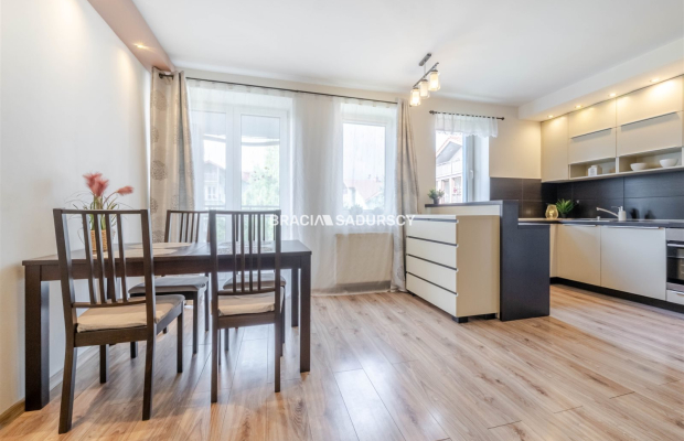 Zielona okolica, 2 pokoje, balkon