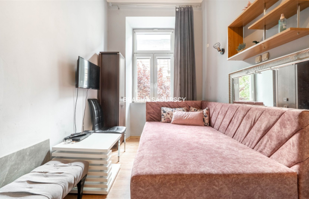 Lokal z antresolą na Kazimierzu – inwestycja!