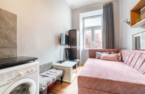 Lokal z antresolą na Kazimierzu – inwestycja!