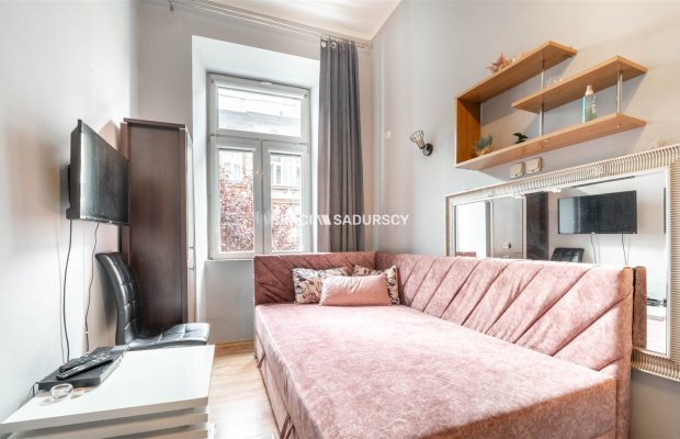 Lokal z antresolą na Kazimierzu – inwestycja!