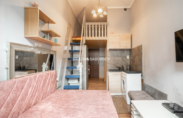 Lokal z antresolą na Kazimierzu – inwestycja!