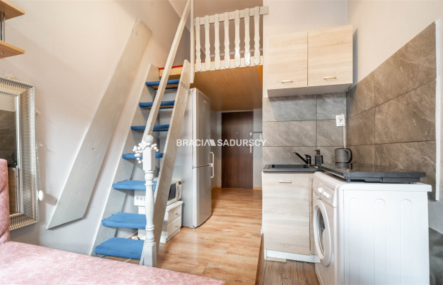 Lokal z antresolą na Kazimierzu – inwestycja!