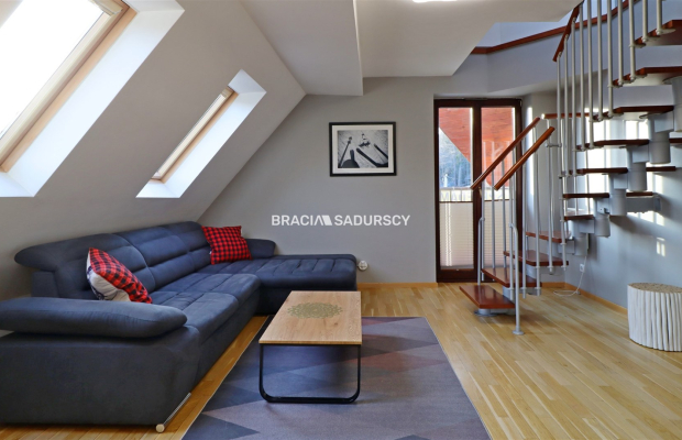 Dwupoziomowy Apartament z Widokiem na Giewont w Kościelisku   

 Oferujemy na sprzedaż przestronny, dwupoziomowy apartament z w