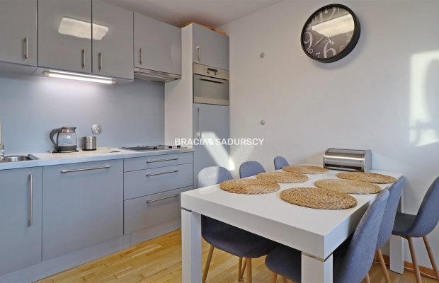 Dwupoziomowy Apartament z Widokiem na Giewont w Kościelisku   

 Oferujemy na sprzedaż przestronny, dwupoziomowy apartament z w