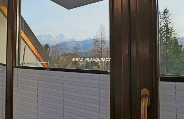 Dwupoziomowy Apartament z Widokiem na Giewont w Kościelisku   

 Oferujemy na sprzedaż przestronny, dwupoziomowy apartament z w