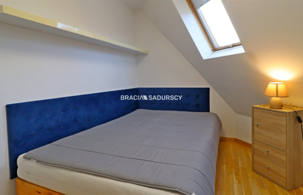 Dwupoziomowy Apartament z Widokiem na Giewont w Kościelisku   

 Oferujemy na sprzedaż przestronny, dwupoziomowy apartament z w