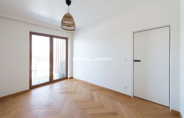 3 pokojowe, 62 m 2 , Kalwaria Zebrzydowska na zamkniętym osiedlu, plus dwa miejsca parkingowe.   
  

   

          Nieruchomo