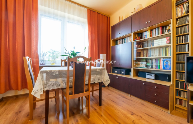 Osiedle Teatralne. Mieszkanie 2 pokojowe z osobną kuchnia o pow. 45,53 m 2  .  

 Mieszkanie dwustronne, rozkładowe, na 4 piętr