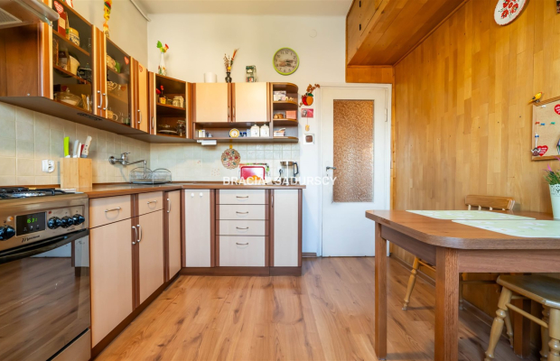 Osiedle Teatralne. Mieszkanie 2 pokojowe z osobną kuchnia o pow. 45,53 m 2  .  

 Mieszkanie dwustronne, rozkładowe, na 4 piętr