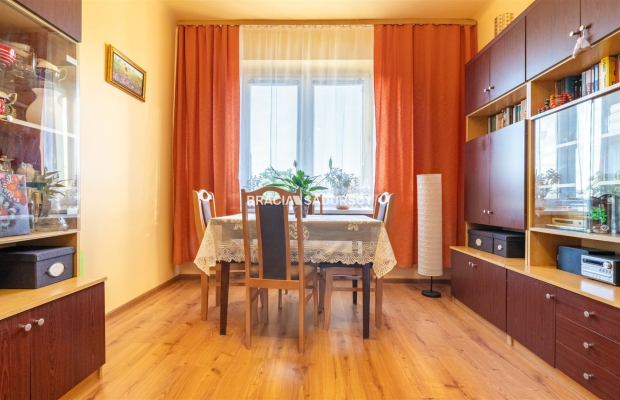 Osiedle Teatralne. Mieszkanie 2 pokojowe z osobną kuchnia o pow. 45,53 m 2  .  

 Mieszkanie dwustronne, rozkładowe, na 4 piętr