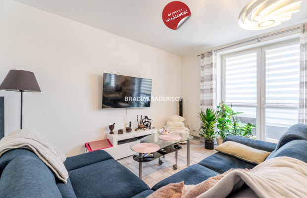 Osiedle Złocień. 3 pokojowe mieszkanie - 62,49 m 2 .  

 Dwustronne, funkcjonalne, rozkładowe mieszkanie, z balkonem na 1 piętr