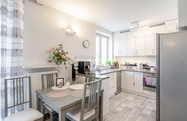 Osiedle Złocień. 3 pokojowe mieszkanie - 62,49 m 2 .  

 Dwustronne, funkcjonalne, rozkładowe mieszkanie, z balkonem na 1 piętr