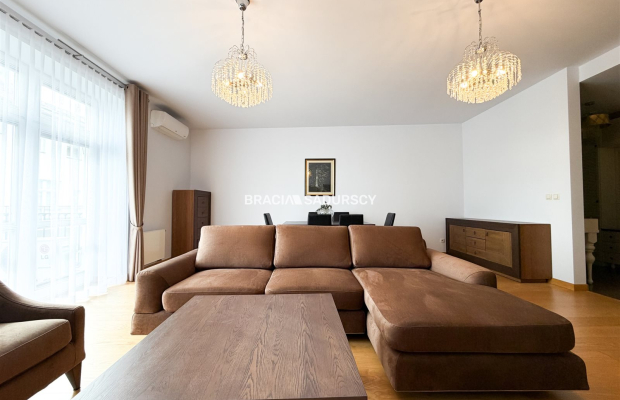 Przestronne 106m przy Rynku, ochrona 24/7, parking