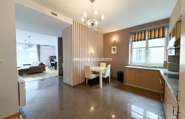 Przestronne 106m przy Rynku, ochrona 24/7, parking